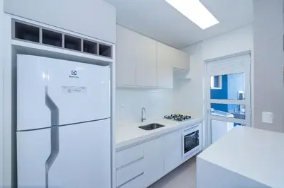 A cozinha ou kitchenette de Cardeal 501C - Cobertura com 3 quartos e piscina privativa à 300 metros da Praia de Bombas!