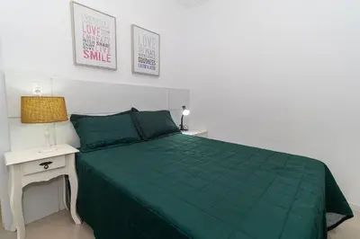 Uma cama ou camas num quarto em Cardeal 501C - Cobertura com 3 quartos e piscina privativa à 300 metros da Praia de Bombas!