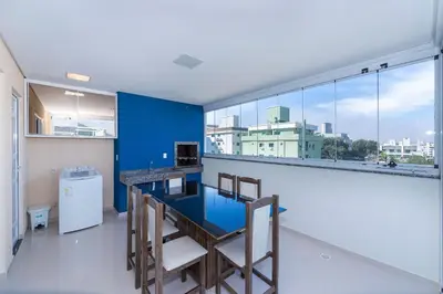A cozinha ou kitchenette de Cardeal 501C - Cobertura com 3 quartos e piscina privativa à 300 metros da Praia de Bombas!