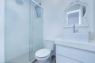 Uma casa de banho em Cardeal 501C - Cobertura com 3 quartos e piscina privativa à 300 metros da Praia de Bombas!