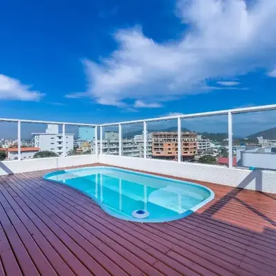 Cardeal 501C - Cobertura com 3 quartos e piscina privativa à 300 metros da Praia de Bombas!