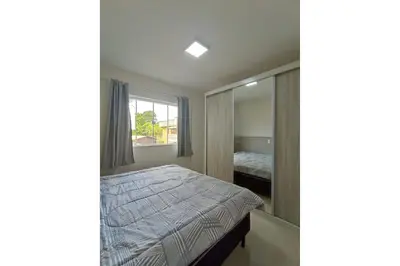 Uma cama ou camas num quarto em VAR-101A Dpto amplio en condomínio cerrado con piscina