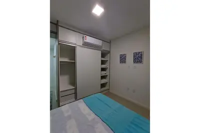 Uma cama ou camas num quarto em VAR 204B Dpto amplio en condominio con piscina