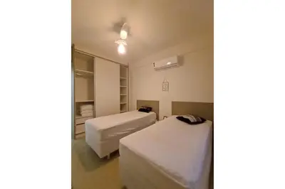 Uma cama ou camas num quarto em VAR 204B Dpto amplio en condominio con piscina