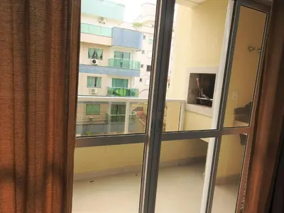 Uma televisão e/ou sistema de entretenimento em Apartamento Evora 300m da Praia