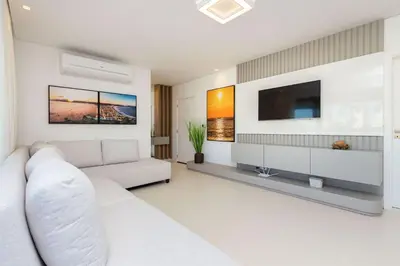 A planta de Punta Blu 102-1 – Apartamento de alto padrão em Condomínio Exclusivo, Quadra poliesportiva - Piscina - Portaria 24h.