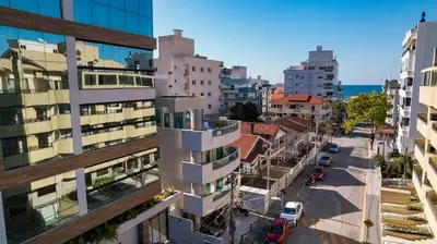 Uma vista geral de Bombinhas ou a vista da cidade a partir do apartamento