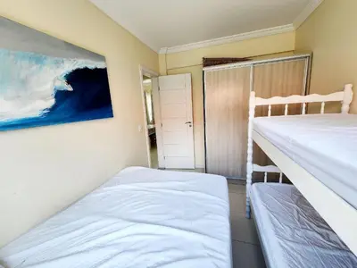 Uma cama ou camas num quarto em 101- Apartamento em Bombas
