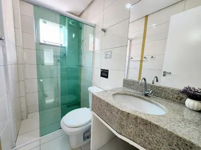 Uma casa de banho em 101- Apartamento em Bombas