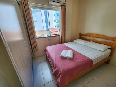 Uma cama ou camas num quarto em 202-Apartamento em Bombas 180mtrs do mar