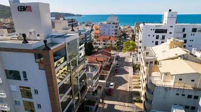 Uma vista do mar geral ou uma vista do mar a partir do apartamento