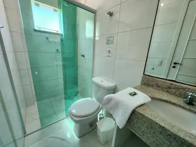 Uma casa de banho em 202-Apartamento em Bombas 180mtrs do mar