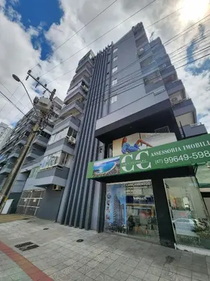O edifício onde o apartamento está situado
