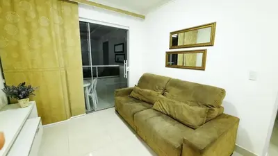 Uma área de estar em 302- Lindo apartamento 2 dormitórios em Bombas