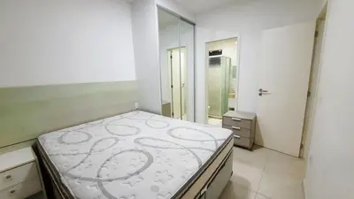 Uma cama ou camas num quarto em 302- Lindo apartamento 2 dormitórios em Bombas