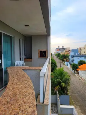 Uma varanda ou terraço em 302- Lindo apartamento 2 dormitórios em Bombas