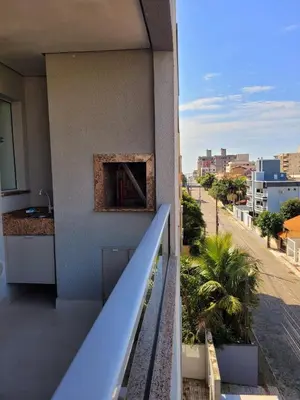 Uma varanda ou terraço em 302- Lindo apartamento 2 dormitórios em Bombas