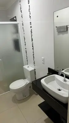 Uma casa de banho em Residencial Costa Marfim