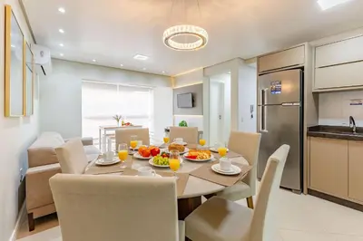 A planta de Aconchegante Apartamento a Poucos Metros do Mar
