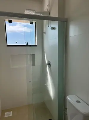 Uma casa de banho em Encanto de apartamento, novo! A 290 metros da praia do Canto Grande!
