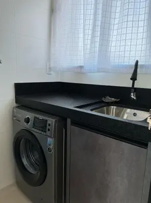 A cozinha ou kitchenette de Maravilhoso apto, a 290 metros da praia do Canto Grande! Lindo!