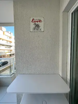 A planta de Apto com Piscina, Estacionamento e Churrasqueira em Bombas - 2 dorms 6 pessoas - 300 metros do Mar