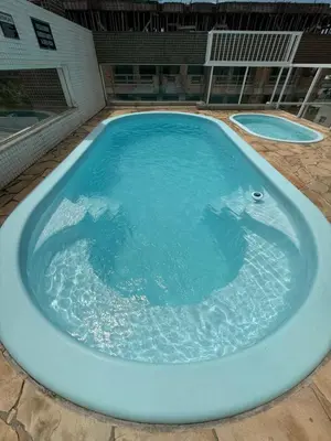 A planta de Apto com Piscina, Estacionamento e Churrasqueira em Bombas - 2 dorms 6 pessoas - 300 metros do Mar