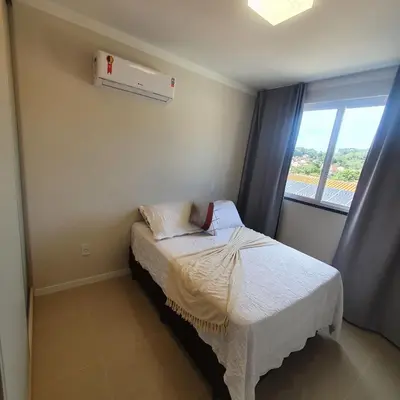 Uma cama ou camas num quarto em Apartamento de Luxo com Piscina em Bombinhas