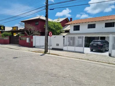O edifício onde o apartamento está situado