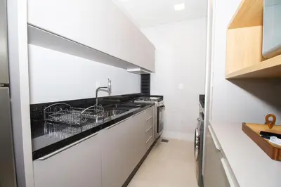 A cozinha ou kitchenette de Adra 304 - Apartamento com 3 quartos - Centro de Bombinhas