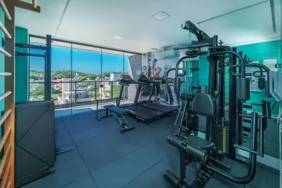 O centro de fitness e/ou as comodidades de fitness de Adra 304 - Apartamento com 3 quartos - Centro de Bombinhas
