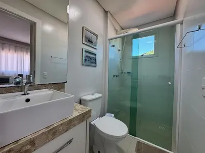 Uma casa de banho em Residencial Luize 302 - Apto para 7 pessoas na Praia de Palmas a 350m do mar