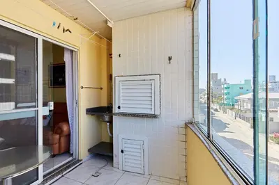 A planta de 1040 - Departamento 2 quartos na Rua Pirajica . 200 m da Praia Bombinhas Centro