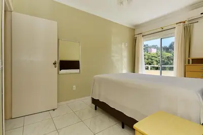 A planta de 1040 - Departamento 2 quartos na Rua Pirajica . 200 m da Praia Bombinhas Centro