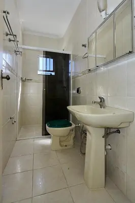 A planta de 1040 - Departamento 2 quartos na Rua Pirajica . 200 m da Praia Bombinhas Centro