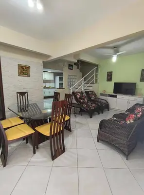 A planta de Casa espaçosa 3 dorms no Centro de Bombinhas