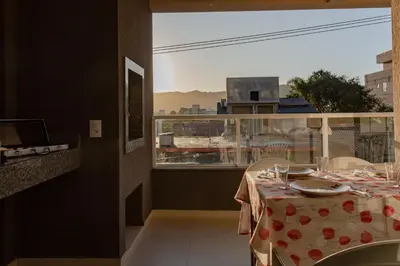 Uma varanda ou terraço em Mirante de Bombas: Apto a 5 minutos da Praia P1001