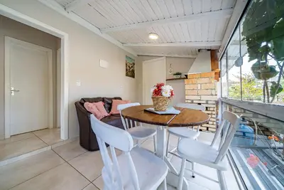 A planta de 274 - Excelente apto 02 dormitórios 200m da Praia de Canto Grande
