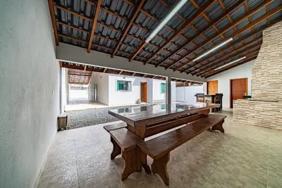 A planta de 125 - Casa Mariscal espaçosa com área gourmet.