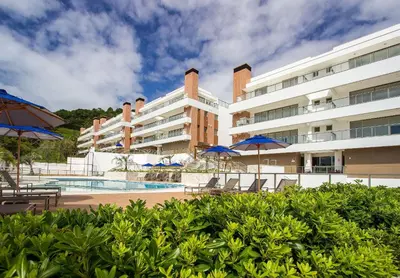 A piscina em ou perto de Luxuoso Apartamento em Condomínio com Piscina e Lazer