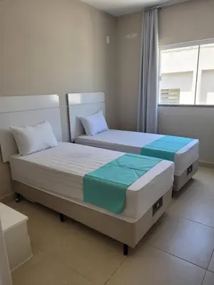 Uma cama ou camas num quarto em Apartamento com 2 quartos no centro de Tijucas 105