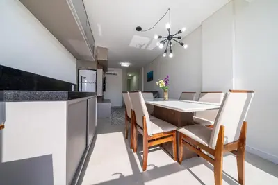 A planta de 060 - Apartamento de dois dormitórios na praia de Bombas