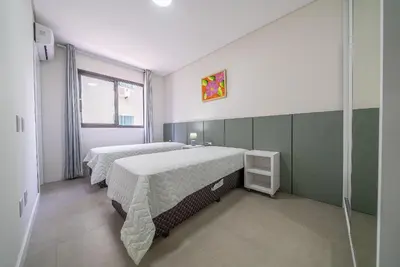A planta de 060 - Apartamento de dois dormitórios na praia de Bombas