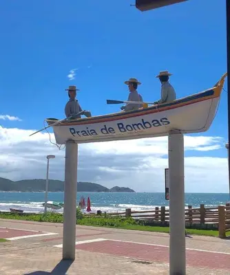 A planta de 136 - Apartamento Vista Mar na Praia de Bombas