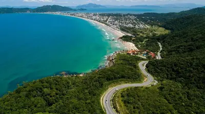 A planta de 170- Apto elegante em Canto Grande com 02 suítes