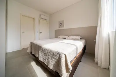 A planta de 170- Apto elegante em Canto Grande com 02 suítes