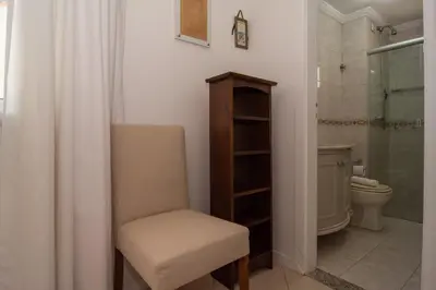 Uma casa de banho em Elegância Clássica 100m da Praia na Rua 3700 P1397