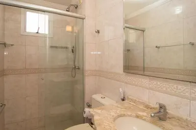 Uma casa de banho em Elegância Clássica 100m da Praia na Rua 3700 P1397