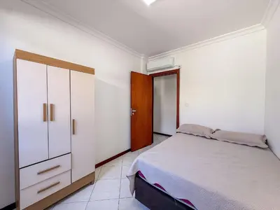 A planta de 267 - Apto na Av. principal a 50m da praia de Bombas