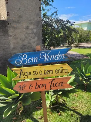 Um jardim no exterior de Apartamento aconchegante em Tijucas kit 11